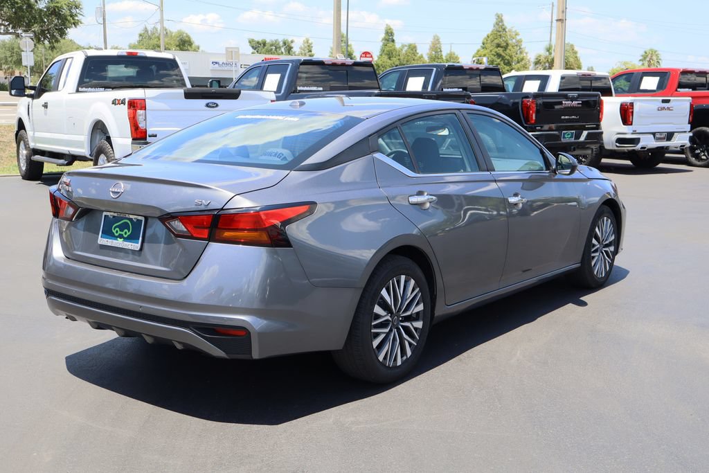 Used 2024 Nissan Altima 2.5 SV FWD image 9