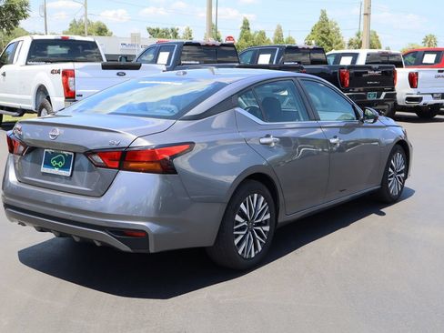 Used 2024 Nissan Altima 2.5 SV FWD image 9
