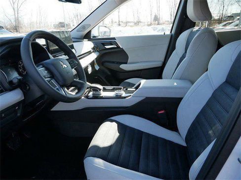 New 2026 Mitsubishi Outlander SE AWD/4WD image 4