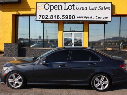 Used 2011 Mercedes-Benz C 300 Sport image 2