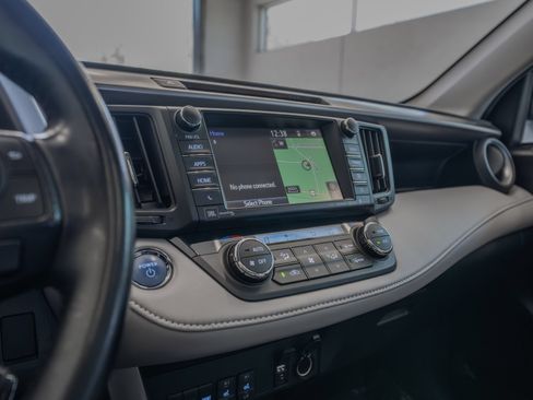 Used 2018 Toyota RAV4 Limited w/ Advanced Technology Package AWD/4WD image 33
