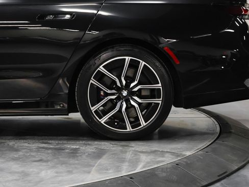 Used 2023 BMW 760i xDrive w/ Executive Package image 24