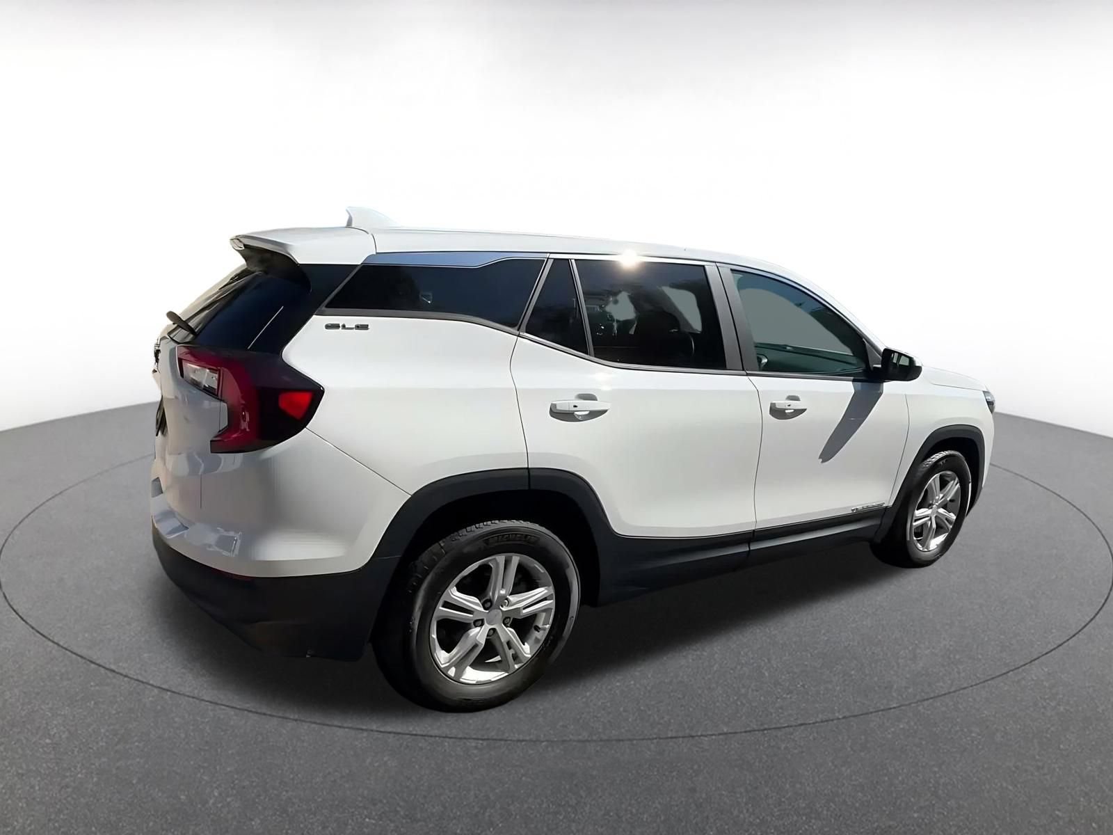 Used 2024 GMC Terrain SLE FWD image 13