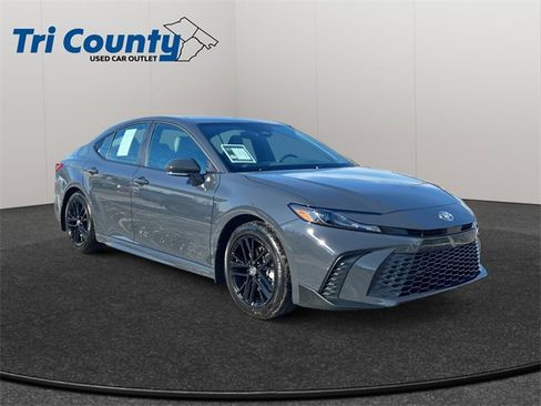 Certified 2026 Toyota Camry SE image 1