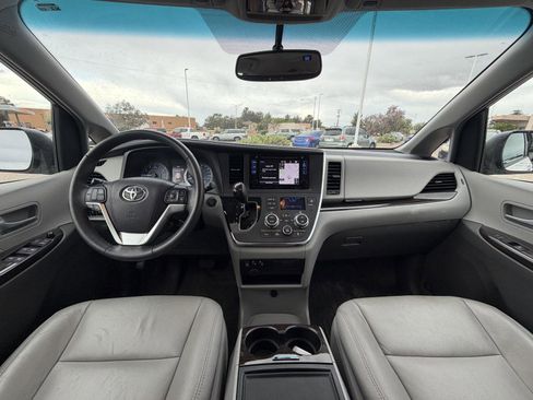 Used 2017 Toyota Sienna XLE w/ XLE Navigation Package FWD image 21