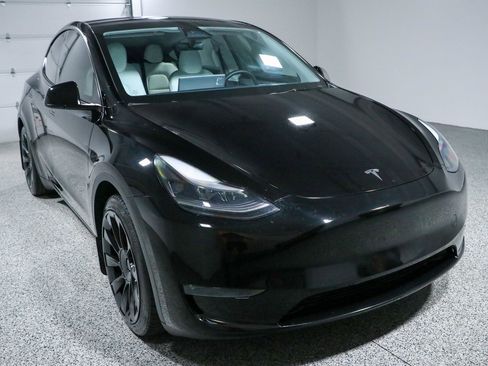 Used 2023 Tesla Model Y Long Range AWD/4WD image 5