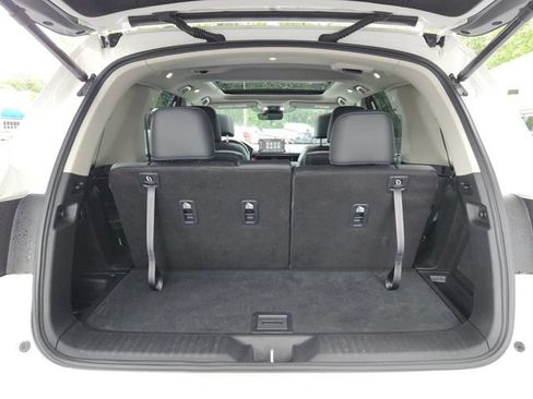 Used 2025 Honda Pilot Touring image 13