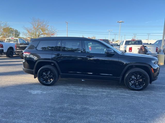 Used 2025 Jeep Grand Cherokee L Altitude AWD/4WD image 6