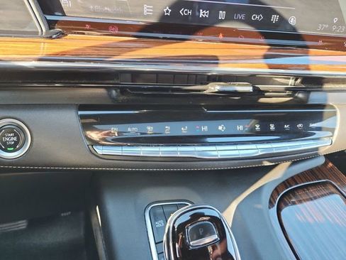 Certified 2023 Cadillac Escalade ESV Premium Luxury image 18