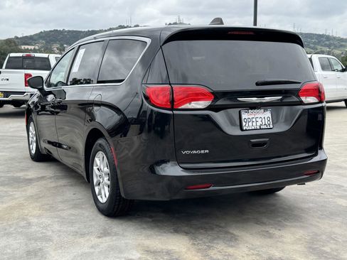 Used 2023 Chrysler Voyager LX FWD image 4