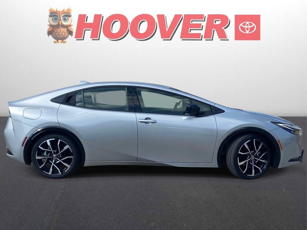 Used 2025 Toyota Prius Plug-In Hybrid FWD image 2