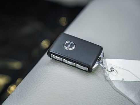 Certified 2023 Volvo S60 B5 Ultimate w/ Climate Package image 40