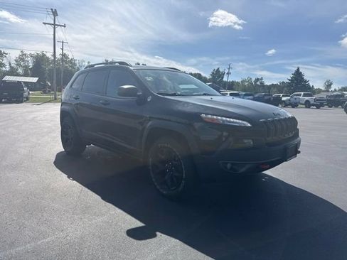 Used 2017 Jeep Cherokee Trailhawk w/ Comfort & Convenience Group AWD/4WD image 4