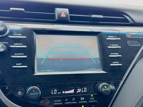 Used 2019 Toyota Camry LE image 10