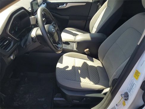Used 2020 Ford Escape SE image 17
