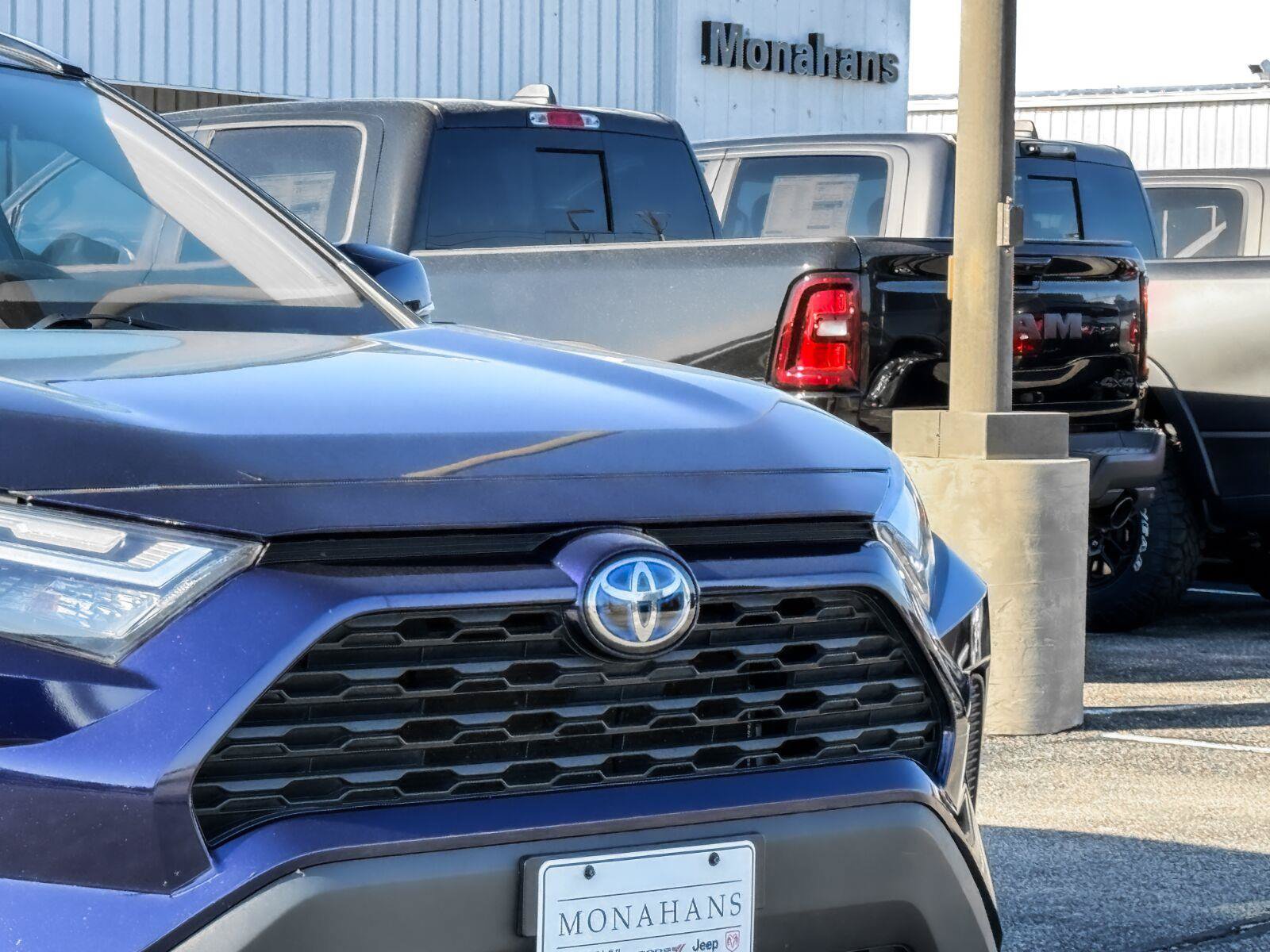 Used 2024 Toyota RAV4 XLE w/ Convenience Package AWD/4WD image 7