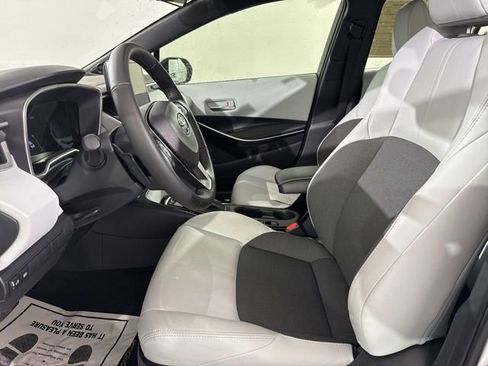 Used 2025 Toyota Corolla XSE FWD image 18