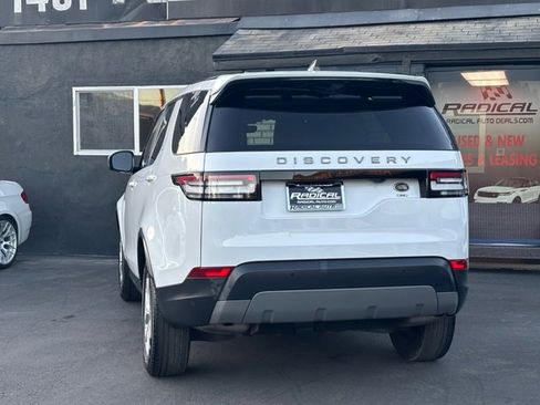 Used 2017 Land Rover Discovery SE image 14