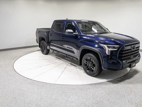 Used 2025 Toyota Tundra SR5 w/ SR5 Premium Package AWD/4WD image 28