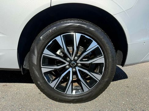 Used 2025 Volvo XC60 B5 Plus image 11