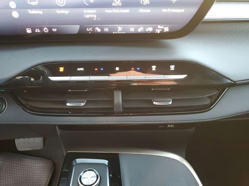 Used 2025 Buick Enclave Avenir w/ Super Cruise Package image 39