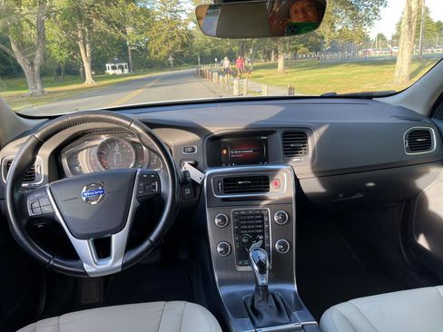 Used 2015 Volvo V60 T5 Cross Country image 27