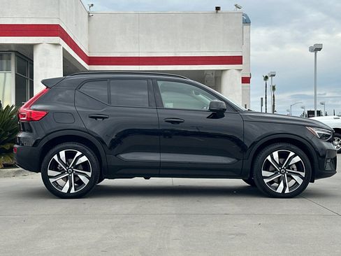 Used 2025 Volvo XC40 B5 Plus image 7