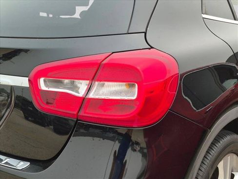 Used 2018 Mercedes-Benz GLA 250 w/ Premium Package image 13