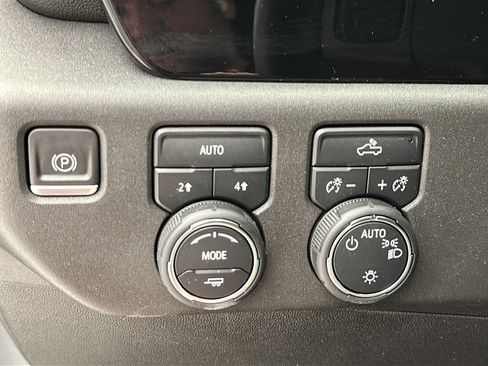 Used 2023 Chevrolet Silverado 1500 LT AWD/4WD image 20
