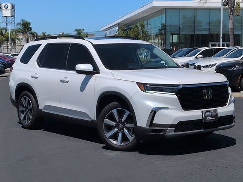 Used 2025 Honda Pilot Touring image 2