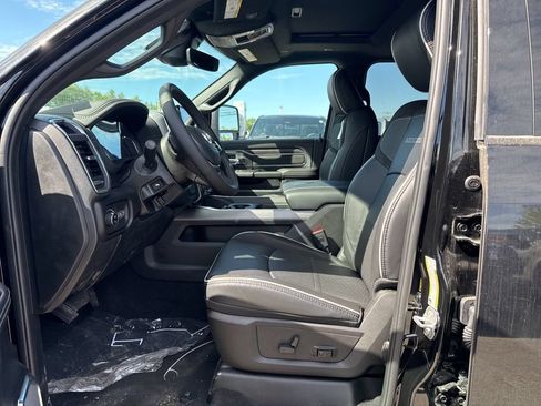 New 2026 RAM 2500 Laramie AWD/4WD image 15