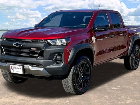 Used 2024 Chevrolet Colorado Trail Boss w/ Technology Package AWD/4WD image 4