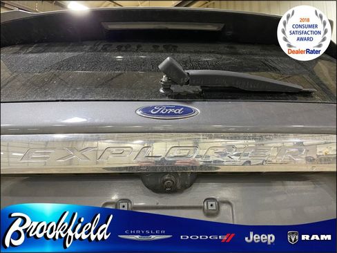 Used 2022 Ford Explorer XLT image 12