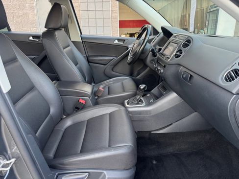 Used 2017 Volkswagen Tiguan S image 19