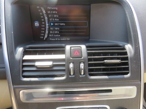 Used 2015 Volvo XC60 T6 Premier Plus image 18