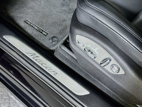 Certified 2024 Porsche Macan AWD/4WD image 23