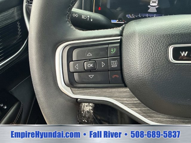 Used 2024 Jeep Wagoneer Series III AWD/4WD image 29