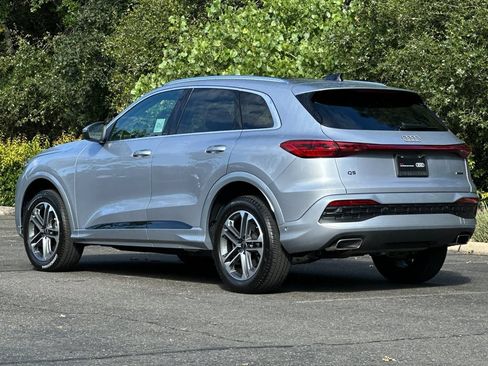 Certified 2025 Audi Q5 Premium w/ Convenience Package AWD/4WD image 9