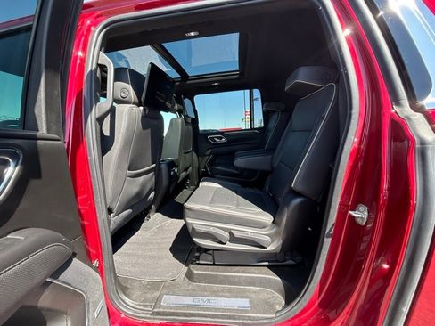 Used 2021 GMC Yukon XL SLT w/ SLT Luxury Plus Package AWD/4WD image 26