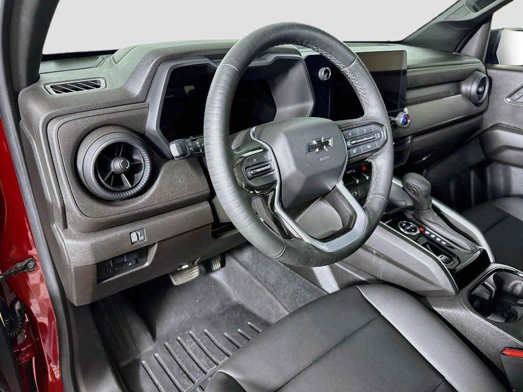 Used 2025 Chevrolet Colorado Trail Boss AWD/4WD image 9