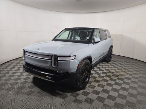 Used 2023 Rivian R1S Launch Edition image 1