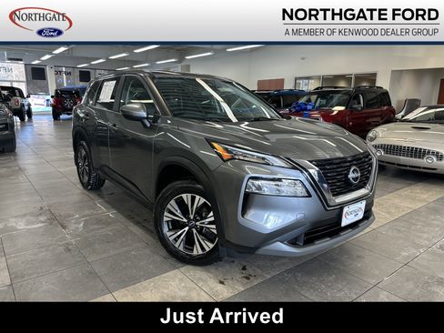 Used 2023 Nissan Rogue SV image 1