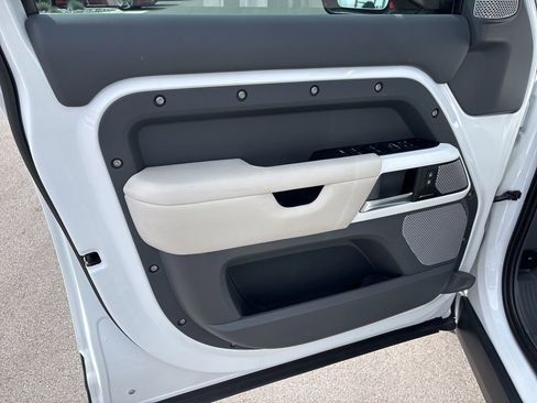 Used 2023 Land Rover Defender 130 First Edition image 4