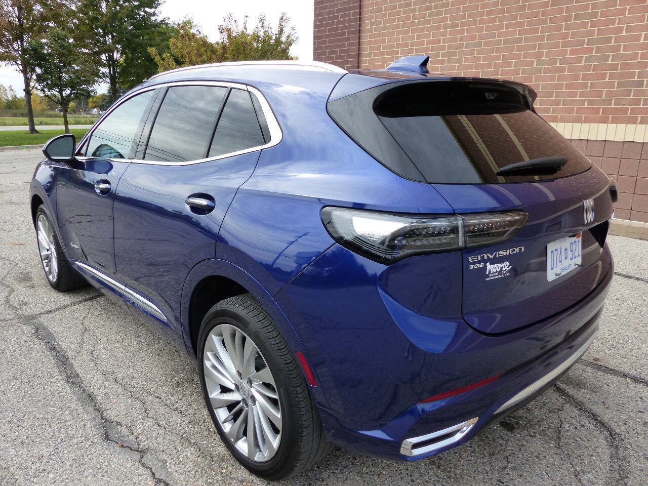 Used 2025 Buick Envision Avenir AWD/4WD image 7
