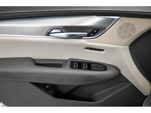 Used 2017 Cadillac XT5 Luxury w/ Driver Awareness Package image 28