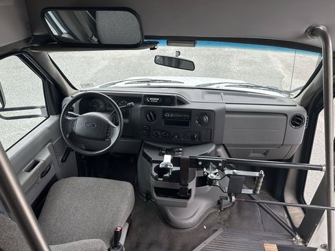Used 2012 Ford E-450 and Econoline 450 Super Duty w/ Shuttle Bus Prep Pkg RWD image 11