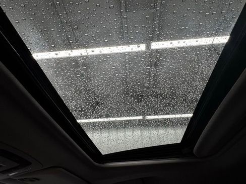 Used 2022 Toyota Sienna Limited image 35