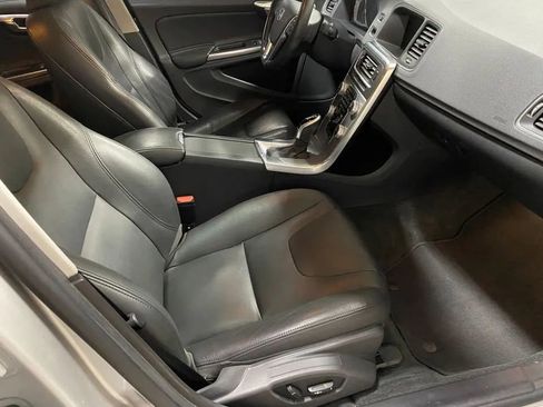 Used 2018 Volvo S60 T5 Inscription image 28