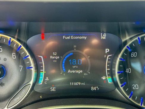 Used 2021 Chrysler Pacifica Touring-L image 8