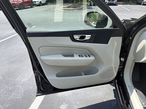 Certified 2023 Volvo XC60 B5 Core w/ Climate Package AWD/4WD image 14